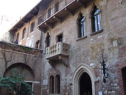 vista della casa dal cortile